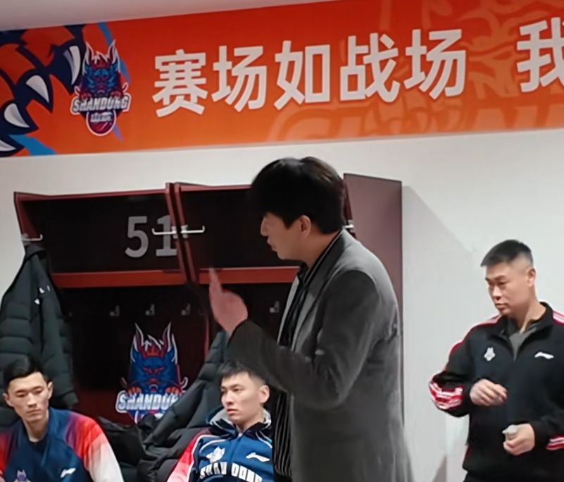 7m体育官方网站-胜宁波更衣室！邱彪强调健康与family，鲍威尔因家庭变故而低迷！